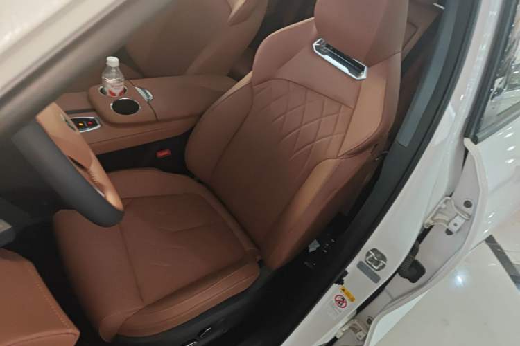 Used Changan UNI-Z New Energy 2025 Model, Smart New Blue Whale 125km Battleship+ Version
