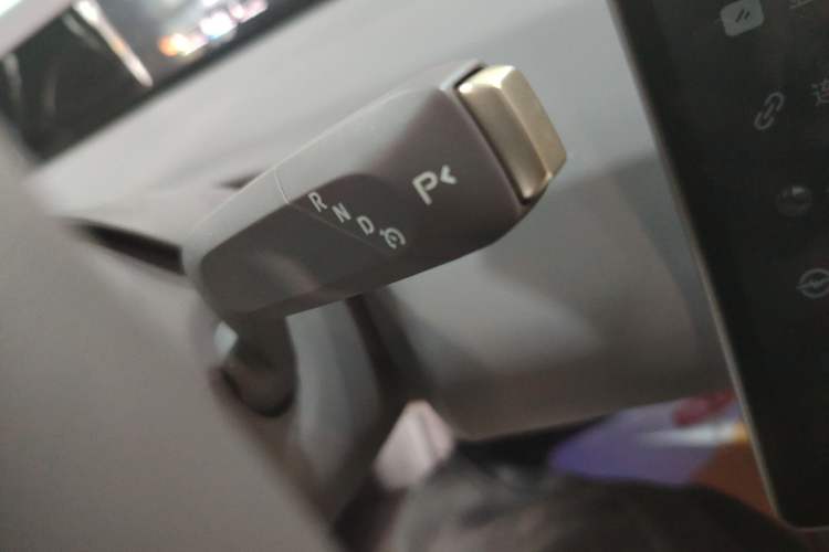 Used Avatr 06 2025 Pro Range-Extended Edition Gear Lever