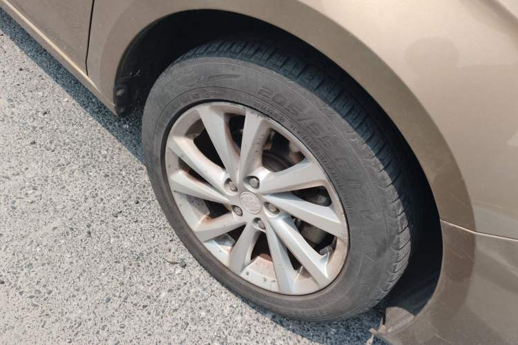 Used Buick Verano 2017 Sedan 15S Automatic Leading Model Right Front Wheel Hub