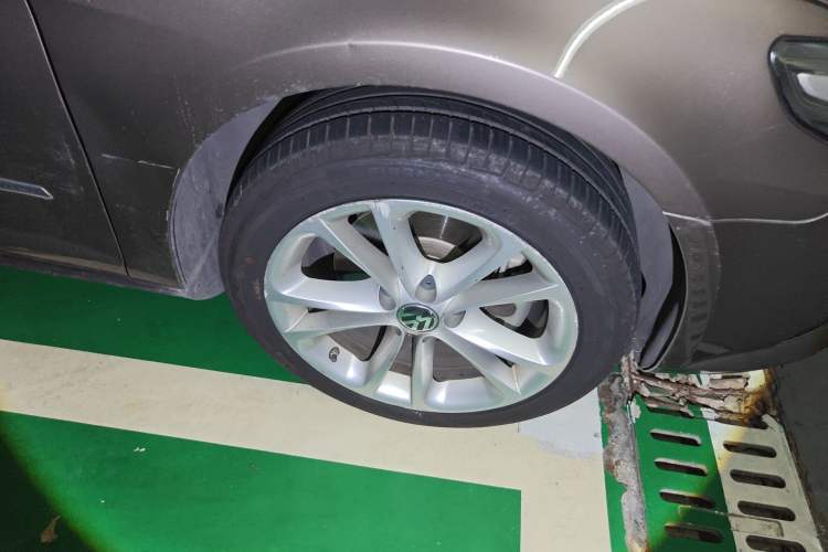 Used Volkswagen FAW-Volkswagen CC 2011 2.0 TSI Luxury Edition Right Front Wheel Hub