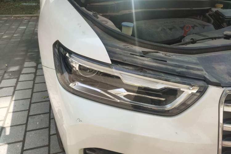 Used Haval H6 2017 Red-Label 1.3T Automatic Two-Wheel Drive ZhiShang Model Right Front Headlight