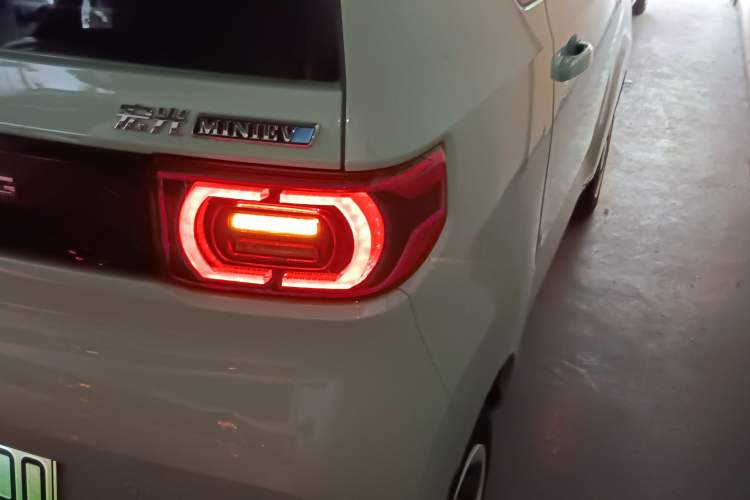 Used Wuling Hongguang MINIEV 2021 Macaron Premium Model – Lithium Iron Phosphate