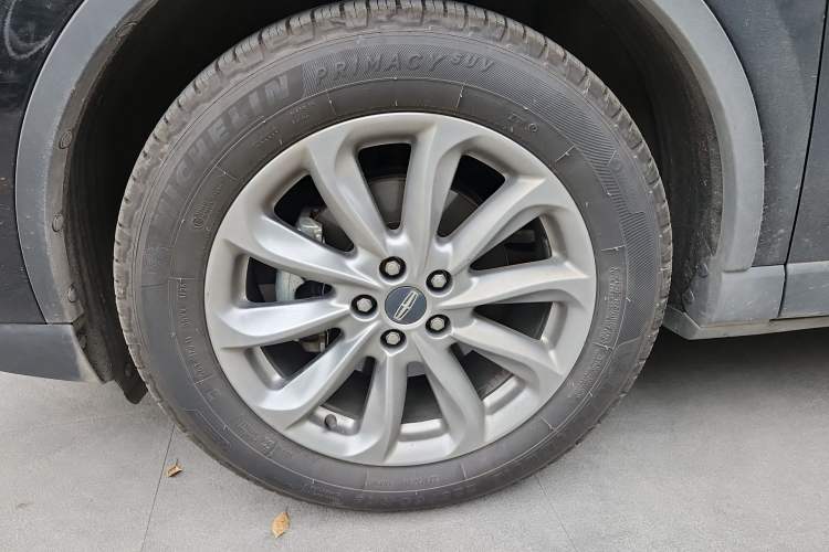 Used Lincoln Corsair 2020 2.0T Two-Wheel Drive Luxury Edition Right Front Wheel Hub