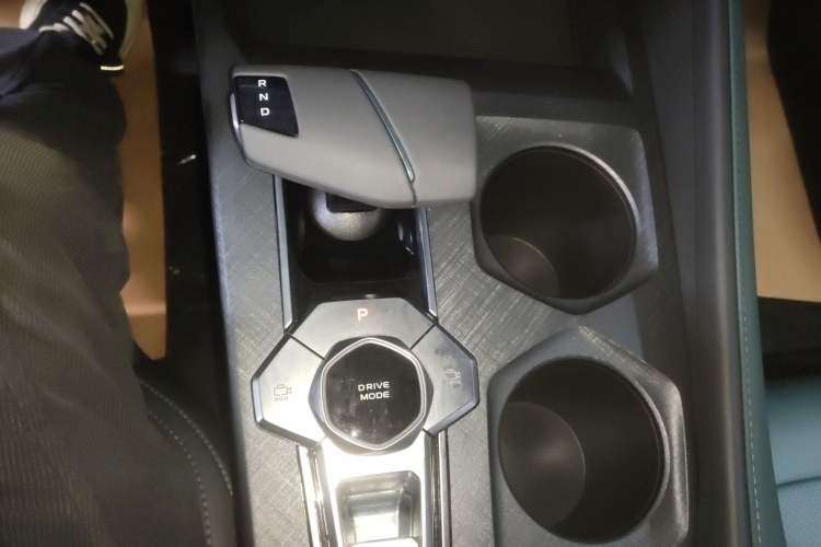 Used Changan UNI-V iDD 2024 Blue Whale Smart Electric iDD 136km ZhiKu Model