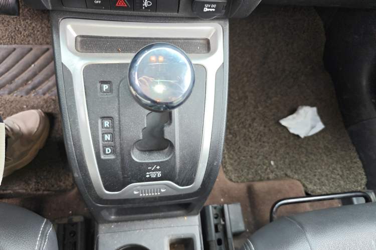 Used Jeep Compass 2013 2.4L four-wheel-drive sport version Gear Lever