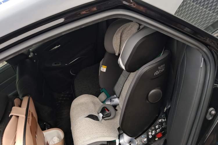 Used Toyota Avalon 2019 2.0L XLE Premium Edition China VI Interior 4