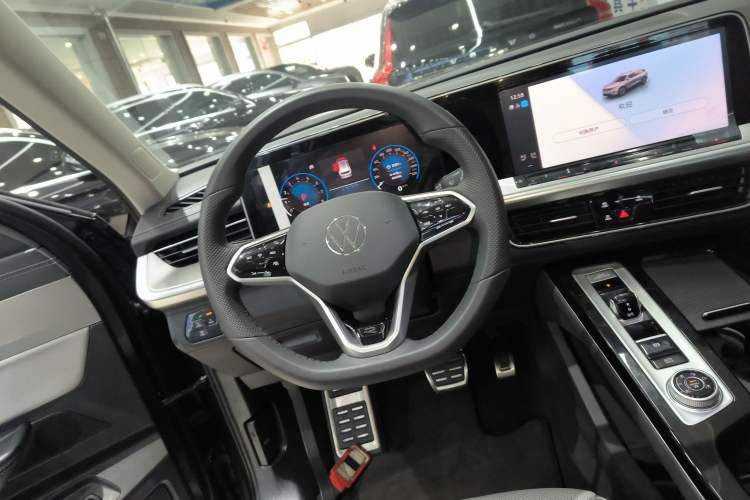 Used Volkswagen Tavendor 2024 380TSI All-Wheel-Drive R-Line Cruise Premium Edition Steering Wheel