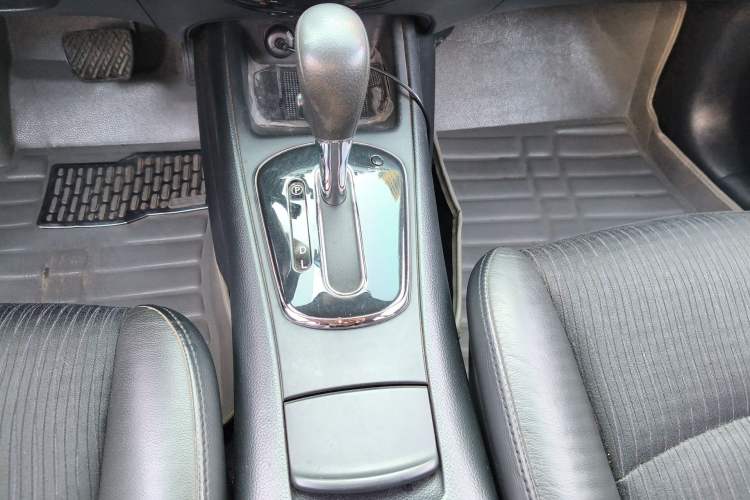 Used Nissan Tiida 2013 1.6L CVT Cool Cafe Edition Gear Lever