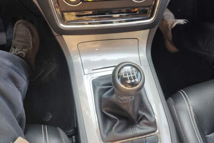 Used Roewe RX5 2016 20T Two-Wheel Drive Manual Flagship Edition
