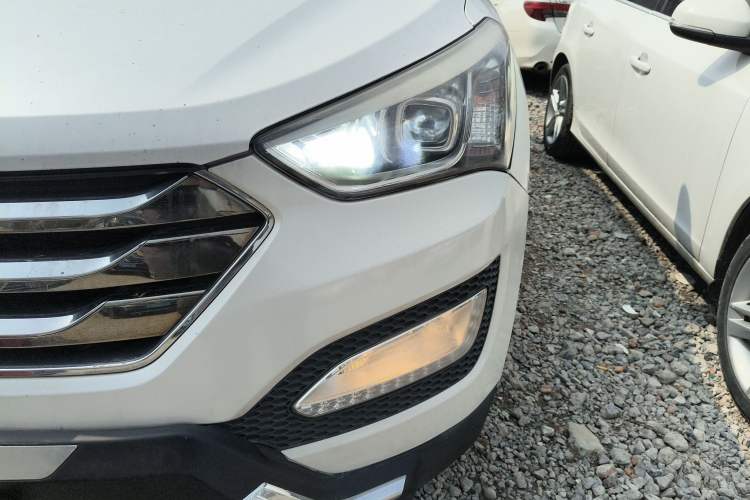 Used Hyundai Santa Fe 2013 2.4L Automatic Two-Wheel Drive Smart Version