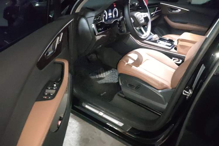 Used Audi Q7 2024 55 TFSI quattro S line Sport model