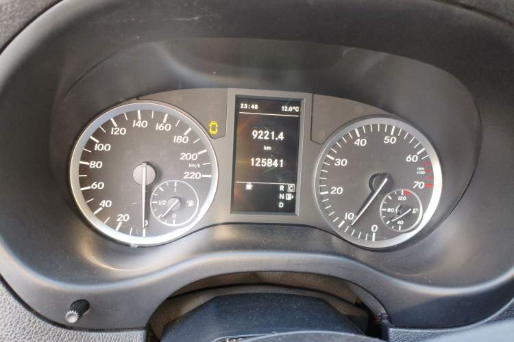 Used Mercedes-Benz Vito 2018 2.0T Elite Version 7 Seats China VI Emission Standard