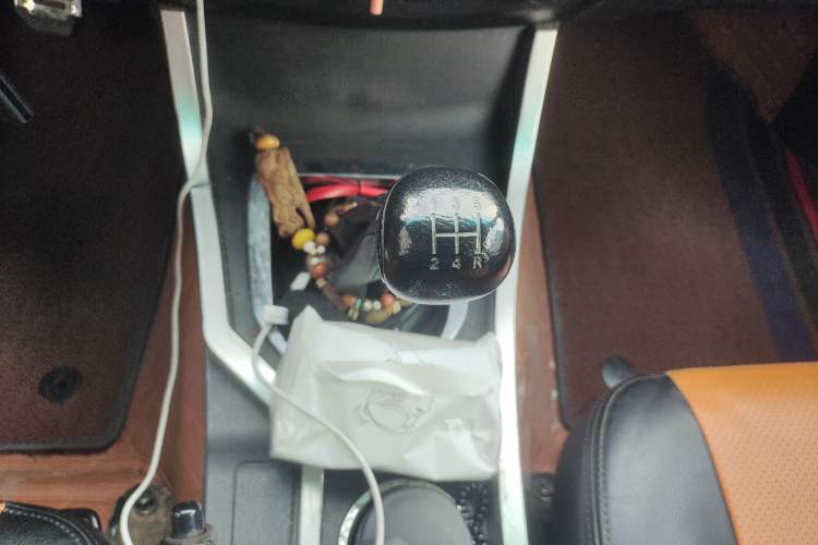 Used Huanghai Jiaolong 2015 2.4L Two-Wheel Drive Gasoline Sport Edition 4G69S4N
