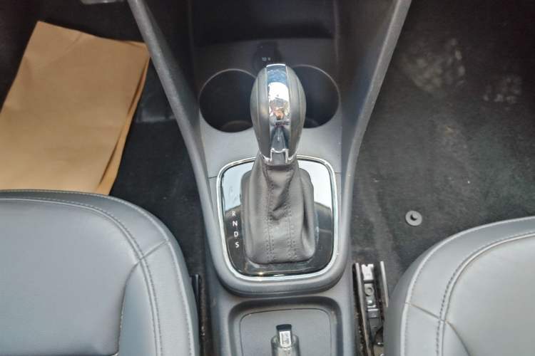 Used Volkswagen Polo 2018 1.5L Automatic Luxury Edition Gear Lever