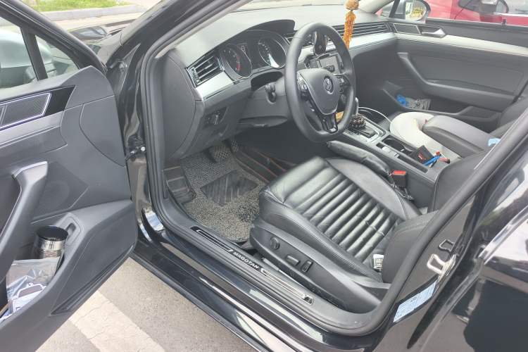 Used Volkswagen Magotan 2019 330TSI DSG Leading Edition China V Standard
