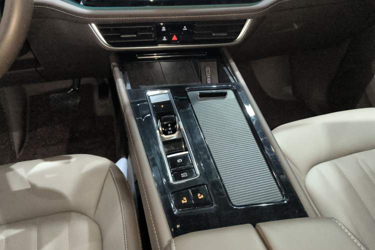 Used Volkswagen Viloran 2024 330TSI Luxury Edition