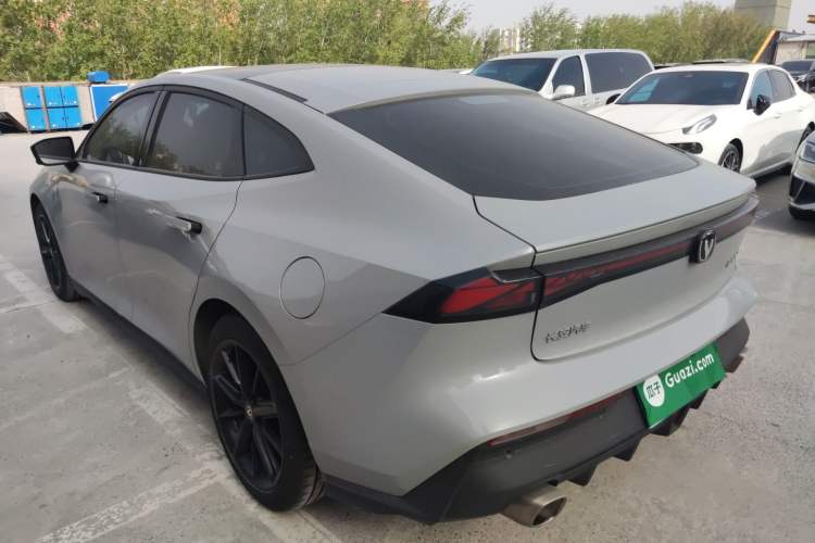 Used CHANGAN UNI-V 2022 1.5T Prestige Version
