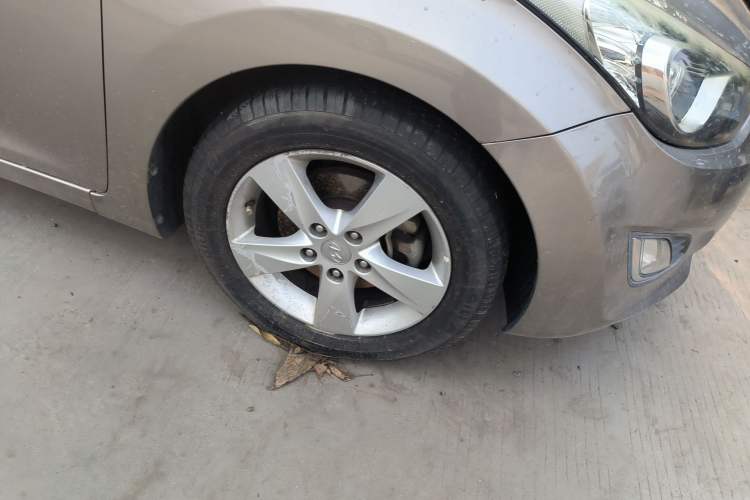 Used Hyundai Elantra (5th Generation / Langdong) 2012 1.6L Automatic Fashion Edition Right Front Wheel Hub