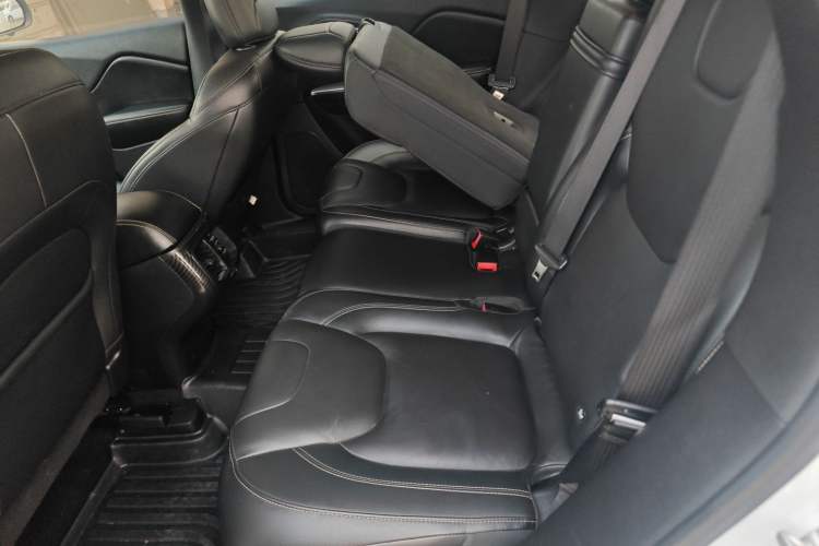 Used Jeep Cherokee 2017 2.0L Superior Edition