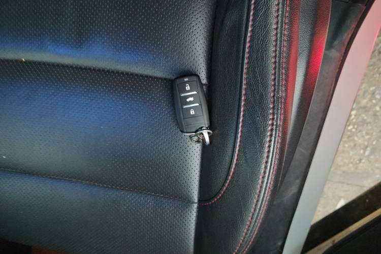 Used CHANGAN CS75 2014 2.0L Manual Leading Version China IV Standard
