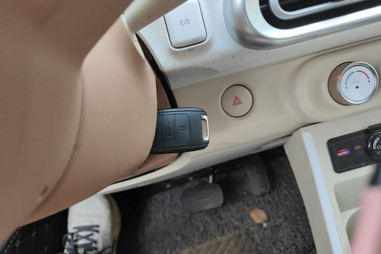 Used Wuling Hongguang MINIEV 2024 3rd Generation 215km Youth Edition Interior 1