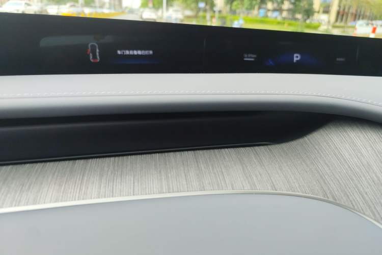 Used Xiaomi Auto YU7 2025 Ultra-Long Range High-Performance All-Wheel-Drive Max Edition Instrument Cluster