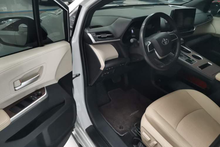 Used Toyota SIENNA 2021 2.5L Hybrid Luxury Edition Driver Seat