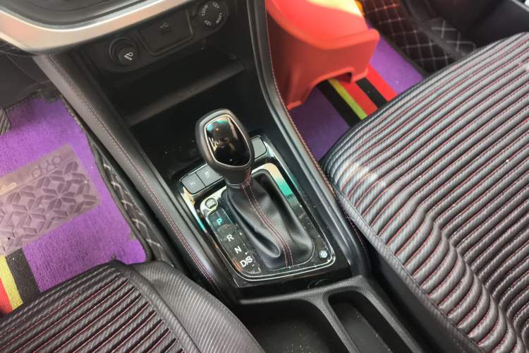 Used JAC Group Refine S3 2018 Custom Edition 1.6L CVT Luxury Smart Model Gear Lever