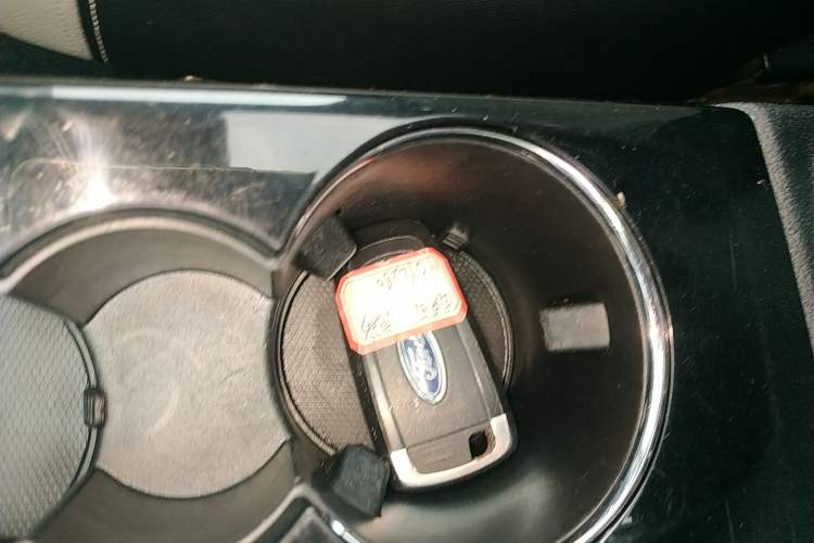 Used Ford Escape 2020 EcoBoost 245 Four-Wheel Drive Luxury Edition Interior 1