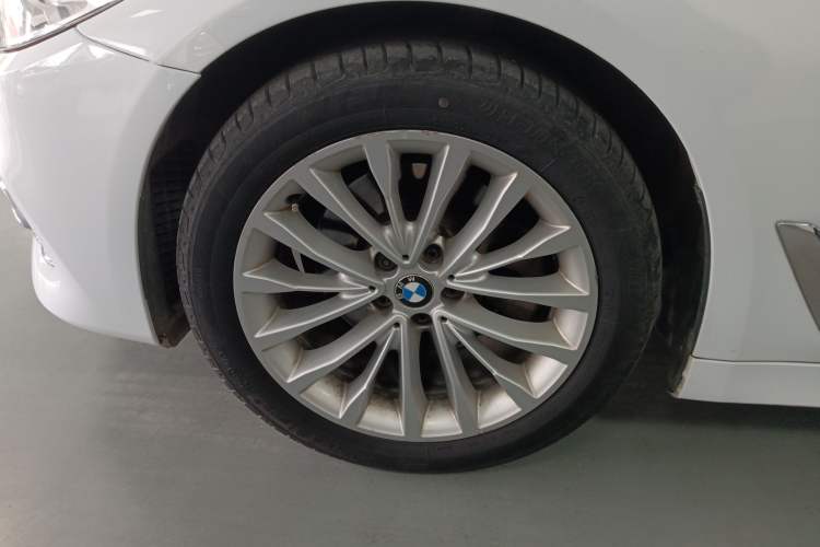 Used BMW 5 Series 2018 525Li Luxury Package Left Front Wheel Hub
