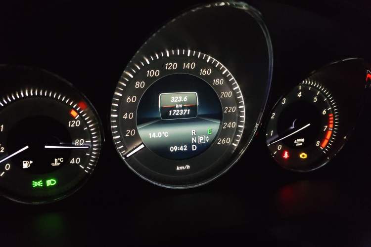 Used Mercedes-Benz GLK-Class 2013 GLK 300 4MATIC Dynamic Sunroof Model Odometer Close Up