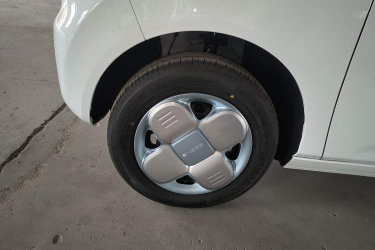 Used Geely Galaxy Panda 2024 Panda Mini 200km Endurance Bear Left Front Wheel Hub