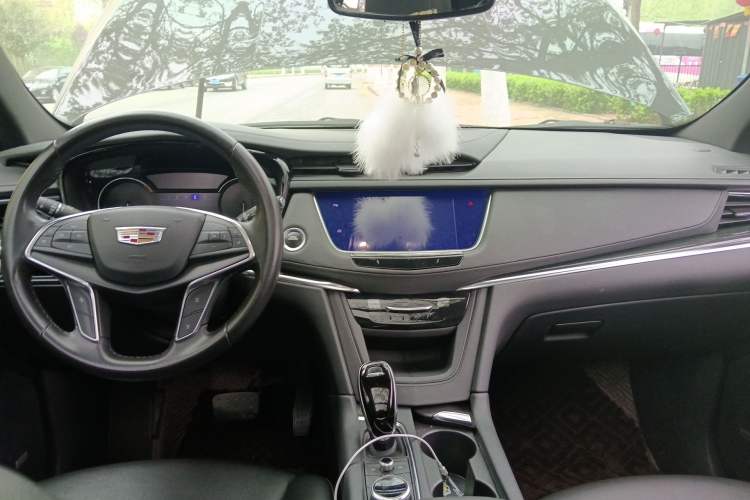 Used Cadillac XT5 2021 28T Luxury Model Center Console