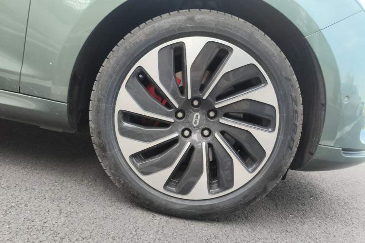 Used Hima AITO M5 2022 Extended-Range Four-Wheel Drive Performance Version Right Front Wheel Hub