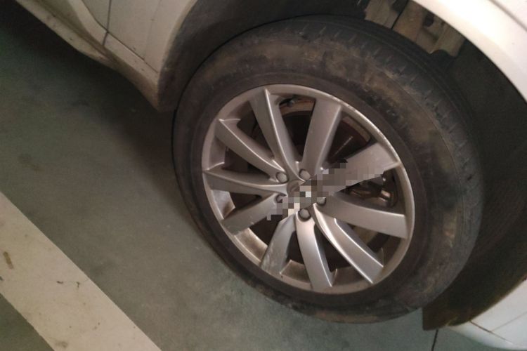 Used Porsche Macan 2018 Macan 2.0T Right Front Wheel Hub