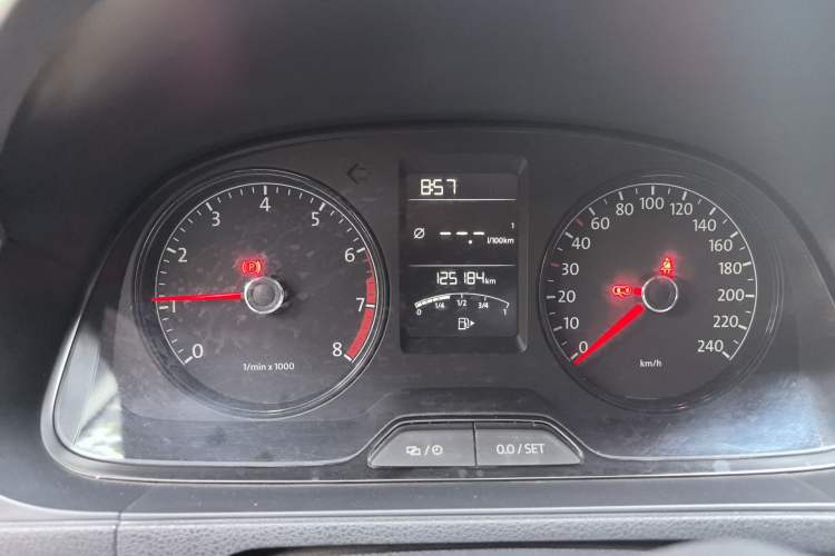 Used Volkswagen Lavida 2013 Revised Classic 1.6L Manual Fashion Edition Odometer Close Up