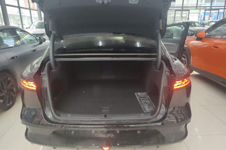 Used VOYAH PASSION 2024 PHEV Four-Wheel Drive Ultra-Long Range Flagship Model
