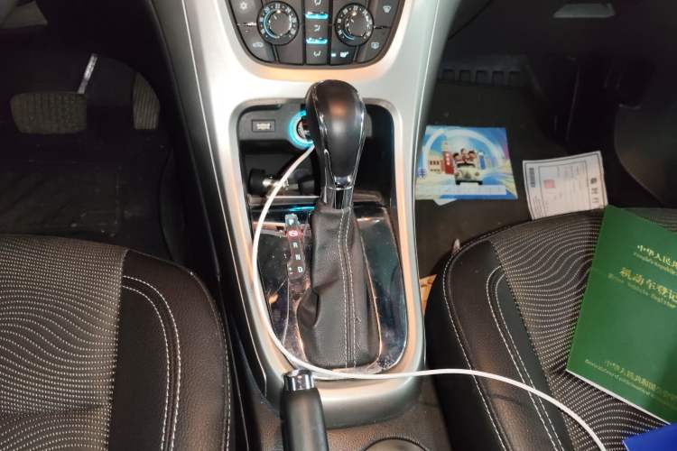 Used Buick GT 2014 XT 1.6L Automatic Comfort Edition Gear Lever