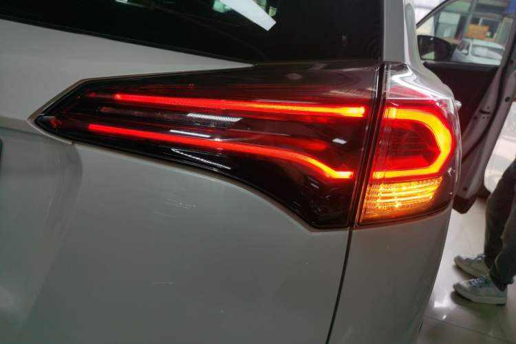 Used Toyota RAV4 2019 2.0L CVT Two-Wheel Drive Pioneer Edition China V Standard