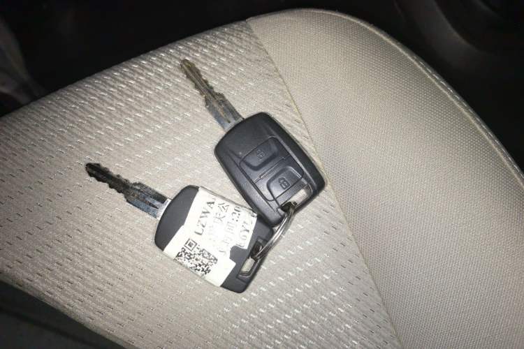 Used Wuling Hongguang V 2022 1.5L Jingqu Edition Electric-Assist LAR Vehicle Key