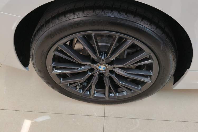 Used BMW 3 Series 2024 325i M Sport Night Edition Package Right Rear Wheel Hub