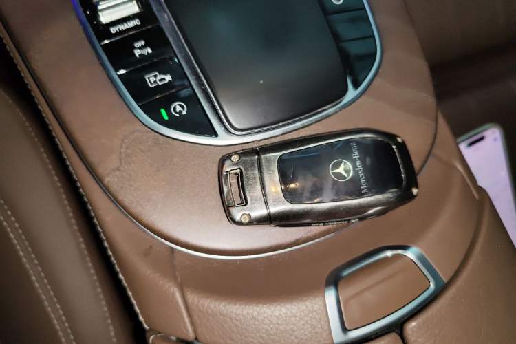 Used Mercedes-Benz E-Class 2023 E 260 L 4MATIC Vehicle Key