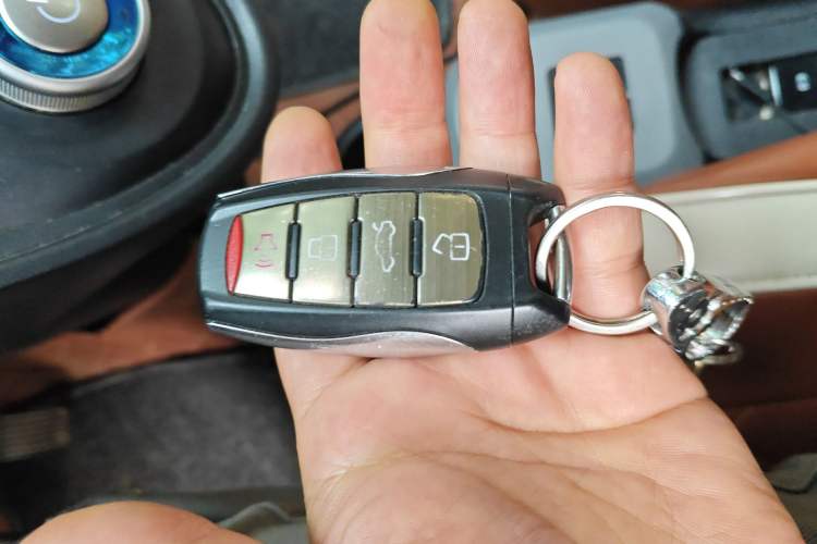 Used ORA Black Cat 2021 351 km Luxury Version Vehicle Key