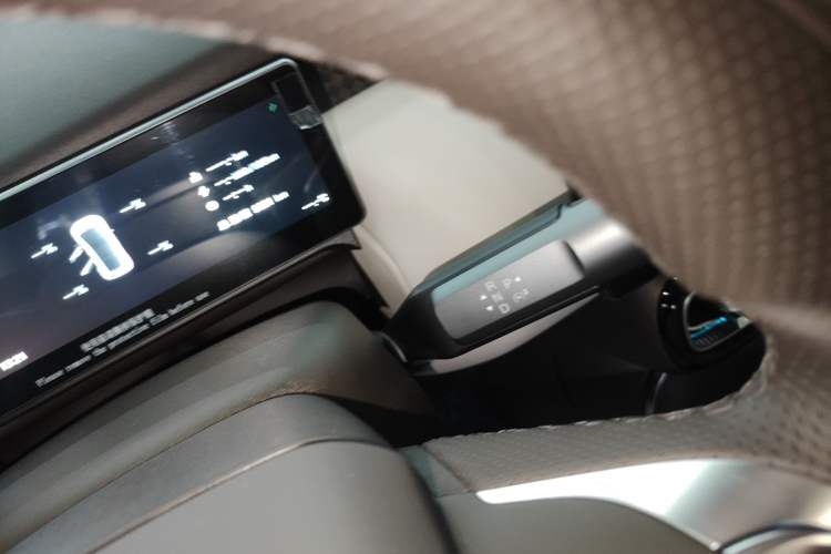 Used AION UT 2025 420 Prestige Edition Gear Lever