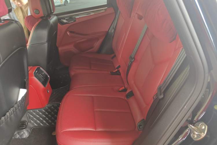 Used Porsche Macan 2018 Macan 2.0T Left Rear Seat