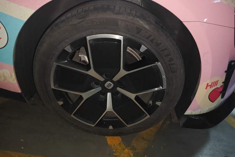 Used Xiaomi Auto SU7 2024 Rear-Drive Ultra-Long Range Advanced Pro-Level Intelligent Driving Version Right Front Wheel Hub