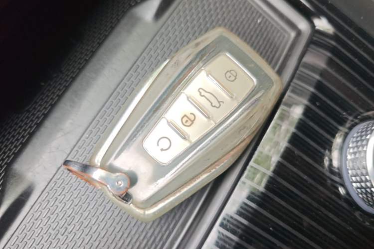 Used Geely Auto Monjaro L 2021 2.0TD DCT EVO Two-Wheel Drive Smart Luxury Version Vehicle Key