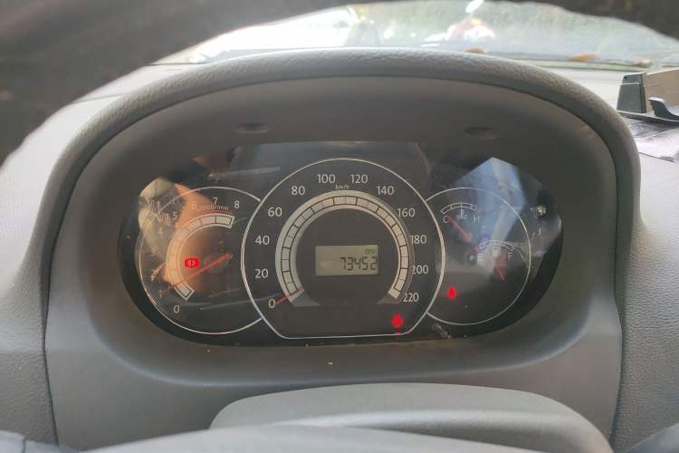 Used JAC Group Refine M2 2012 1.8L MT Business Luxury 5-Seater
