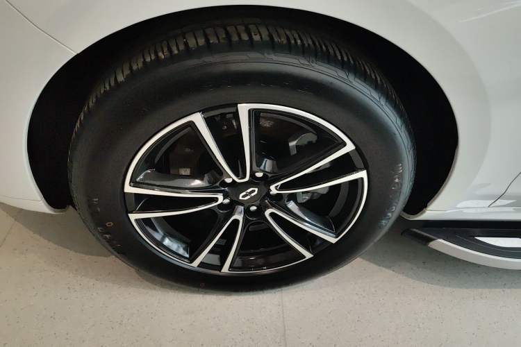 Used Hima AITO M5 2025 Extended-Range Ultra Rear-Wheel-Drive Version Left Front Wheel Hub