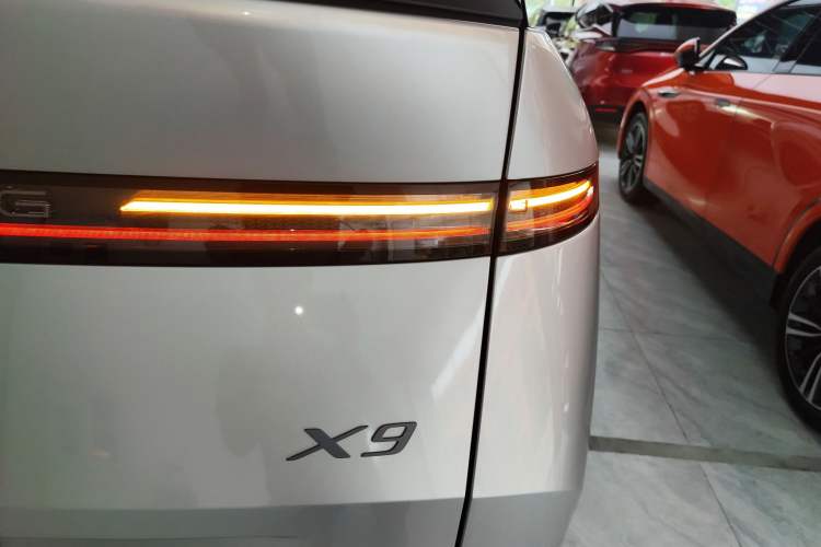 Used XPeng X9 2024 702 Ultra-Long Range Max

